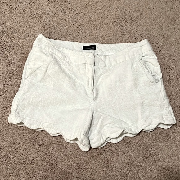 White Cynthia Rowley shorts with scalped edges. - Picture 1 of 2